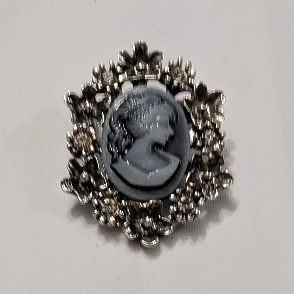 Cameo Brooch Pin Black Grey Oval SilverTone Rhinestone Gothic Vintage Style Dark